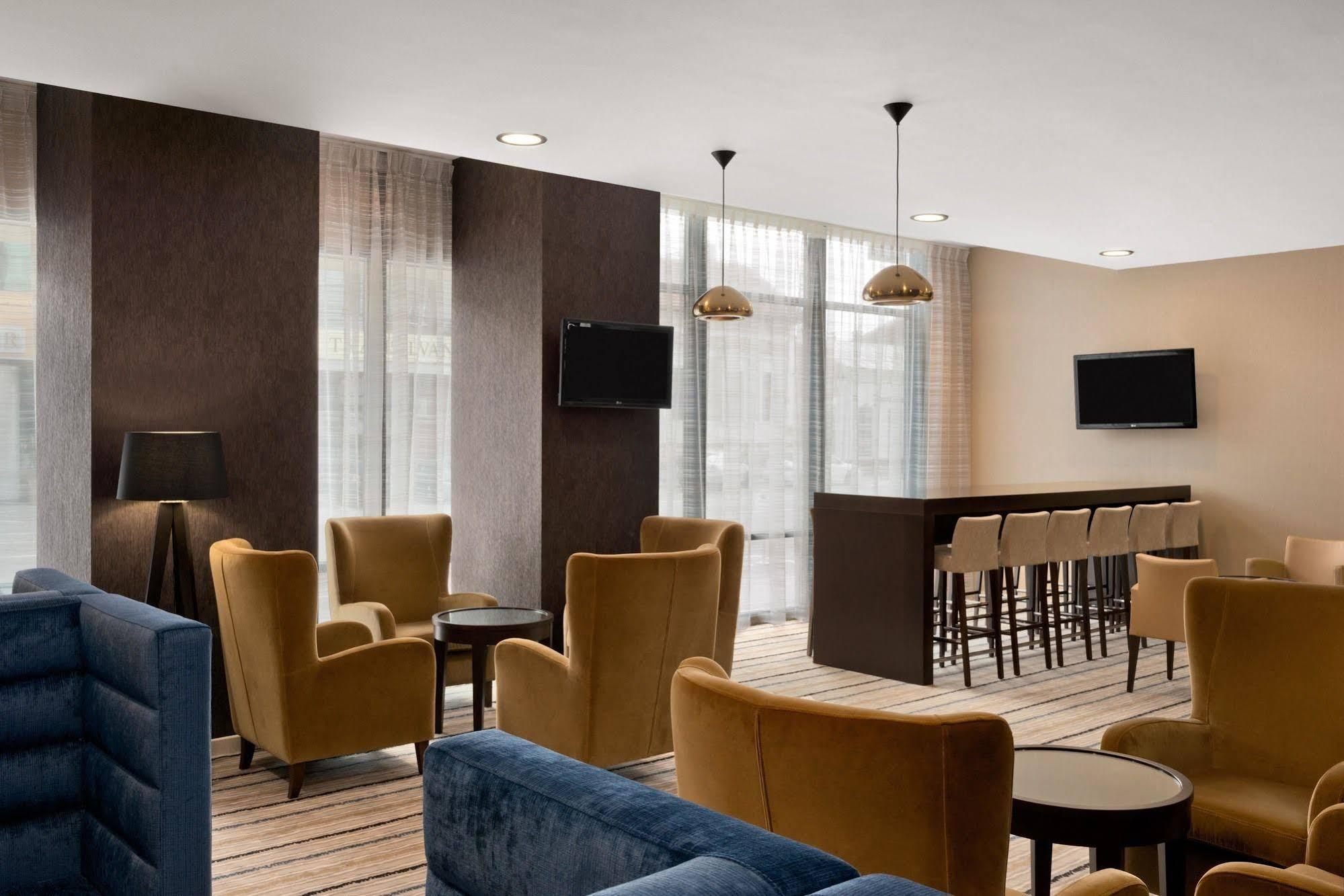 Hotel Hampton By Hilton 3*