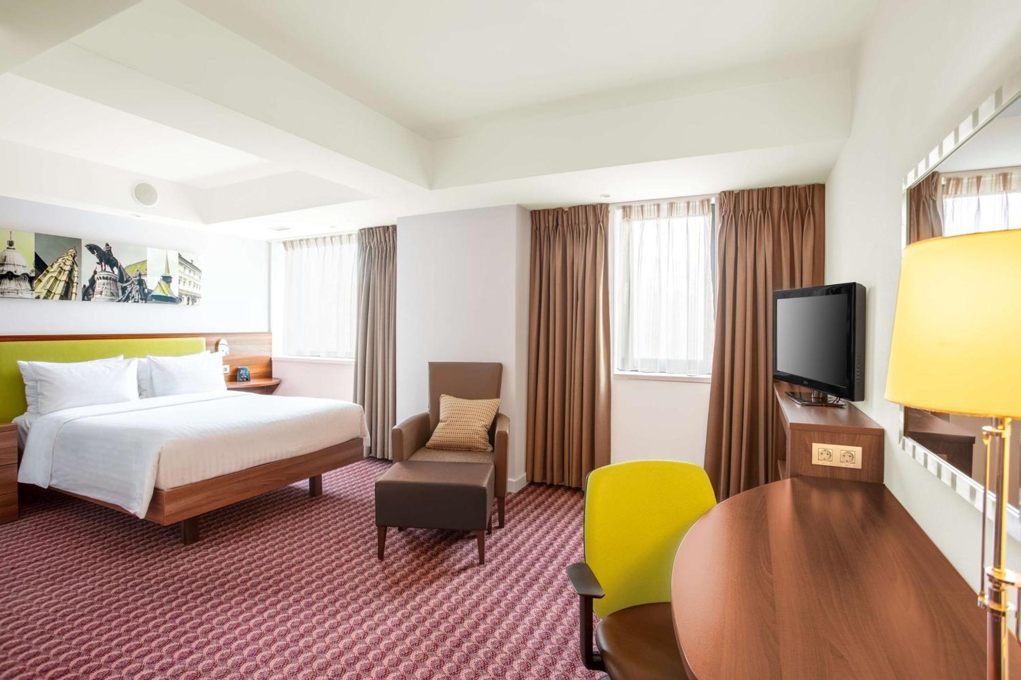 Hampton By Hilton 3*