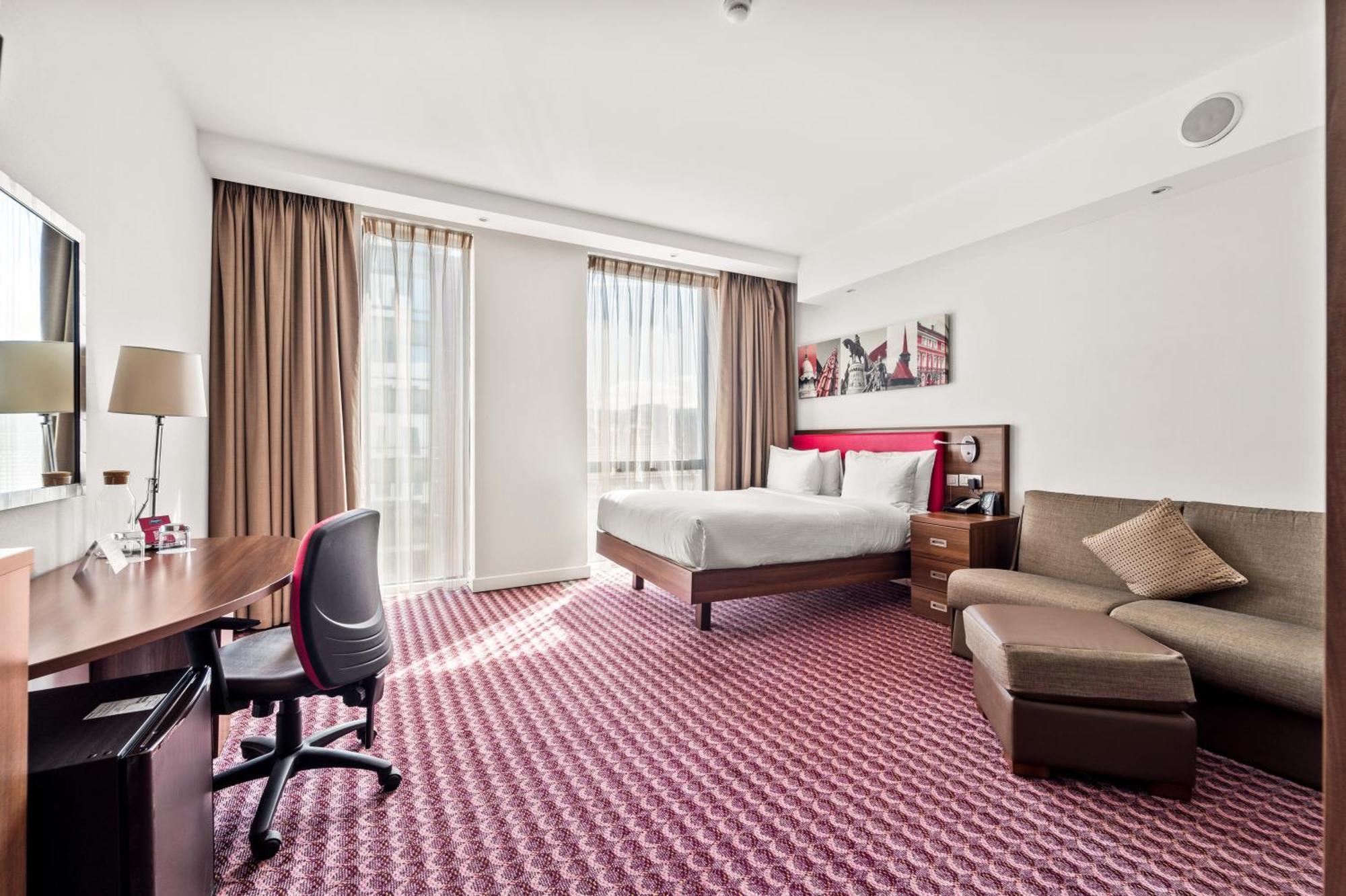 Hampton By Hilton 3*